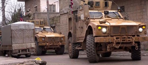 An image grab taken from a video obtained by AFPTV on January 16, 2019, shows US armoured vehicles at the scene of a suicide attack in the northern Syrian town of Manbij - Sputnik International