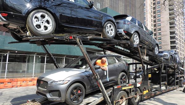 US President Donald Trump will likely go ahead with tariffs on imported vehicles, in a move that may prod the European Union to negotiate and agree a new trade deal with Washington, Republican Senator Charles Grassley has said US President Donald Trump will likely go ahead with tariffs on imported vehicles, in a move that may prod the European Union to negotiate and agree a new trade deal with Washington, Republican Senator Charles Grassley has said - Sputnik International