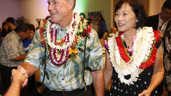 Rep. elect Ed Case, D-Hawaii, right, and his wife Audrey Nakamura Case, greet supporters Tuesday, Nov. 6, 2018, in Honolulu - Sputnik International