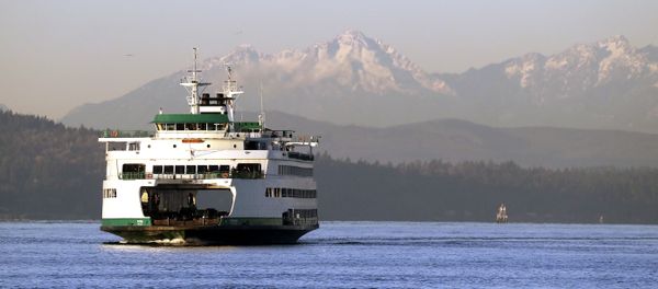 The Washington state ferry Tacoma crosses the Puget Sound in view of the Olympic mountains behind Thursday morning, Dec. 6, 2018, in Seattle. The Washington state ferry Tacoma crosses the Puget Sound in view of the Olympic mountains behind Thursday morning, Dec. 6, 2018, in Seattle. - Sputnik International