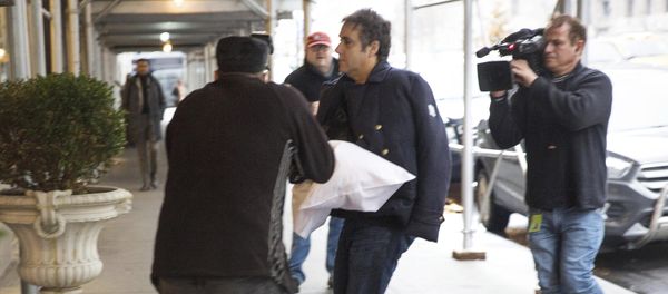Michael Cohen arrives at his home in New York with his left arm in a sling supported by a pillow Friday, Jan. 18, 2019. Democrats are vowing to investigate whether President Donald Trump directed Cohen, his personal attorney, to lie to Congress about a Moscow real estate project, calling that possibility a concern of the greatest magnitude. Michael Cohen arrives at his home in New York with his left arm in a sling supported by a pillow Friday, Jan. 18, 2019. Democrats are vowing to investigate whether President Donald Trump directed Cohen, his personal attorney, to lie to Congress about a Moscow real estate project, calling that possibility a concern of the greatest magnitude. - Sputnik International