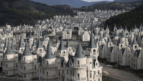 'Disney' Desolation: A Tour of Turkish Luxury Ghost Town - Sputnik International