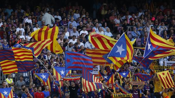 Barcelona fans cheer for their team before the group B Champions League soccer match between FC Barcelona and PSV Eindhoven at the Camp Nou stadium in Barcelona, Spain, Tuesday, Sept. 18, 2018 Barcelona fans cheer for their team before the group B Champions League soccer match between FC Barcelona and PSV Eindhoven at the Camp Nou stadium in Barcelona, Spain, Tuesday, Sept. 18, 2018 - Sputnik International