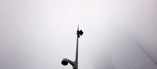 A fog hangs above a light pole with a surveillance camera at the World Trade Center, Tuesday, Feb. 20, 2018, in New York - Sputnik International