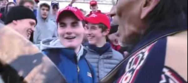 MAGA-wearing US high-school students in Washington DC surround and mock Native American Vietnam veteran chanting to honor war dead, Friday, January 18, 2019. - Sputnik International