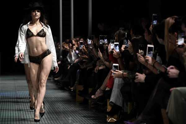 'Lingerie Rocks': Spectacular Musical Fashion Show Hits Paris 'Lingerie Rocks': Spectacular Musical Fashion Show Hits Paris - Sputnik International