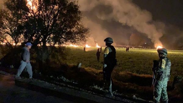 Military personnel watch as flames engulf an area after a ruptured fuel pipeline exploded, in the municipality of Tlahuelilpan, Hidalgo, Mexico, near the Tula refinery of state oil firm Petroleos Mexicanos (Pemex), January 18, 2019 in this handout photo provided by the National Defence Secretary (SEDENA) Military personnel watch as flames engulf an area after a ruptured fuel pipeline exploded, in the municipality of Tlahuelilpan, Hidalgo, Mexico, near the Tula refinery of state oil firm Petroleos Mexicanos (Pemex), January 18, 2019 in this handout photo provided by the National Defence Secretary (SEDENA) - Sputnik International
