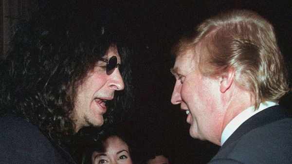 Popular media personality Howard Stern and longtime media pal Donald Trump in happier days - Sputnik International