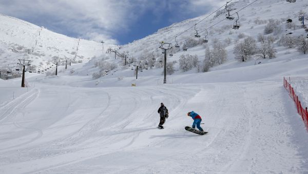 Snow surfers go down a slope at the Mount Hermon ski resort, in the Israeli-occupied Golan Heights, on January 10, 2019. - Sputnik International