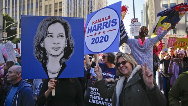 Supporters of Kamala Harris in the streets of Los Angeles on 19 January 2019 - Sputnik International