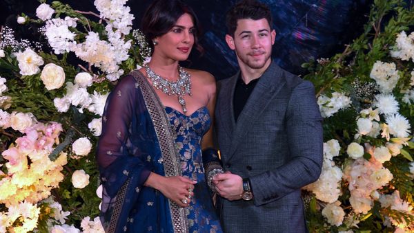 Indian Bollywood actress Priyanka Chopra (L) and US musician Nick Jonas, who were recently married, pose for a picture during a reception in Mumbai on December 19, 2018 Indian Bollywood actress Priyanka Chopra (L) and US musician Nick Jonas, who were recently married, pose for a picture during a reception in Mumbai on December 19, 2018 - Sputnik International