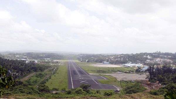 A general view of the runway controlled by the Indian military is pictured at Port Blair airport in Andaman and Nicobar Islands, India, July 4, 2015 - Sputnik International
