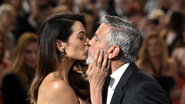 FILE - In this June 7, 2018 file photo, actor/director George Clooney gets a kiss from his wife Amal as he arrives for the 46th AFI Life Achievement Award in Los Angeles. The ceremony will air on Thursday, June 21 - Sputnik International