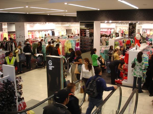 Shoppers in Primark Shoppers in Primark - Sputnik International