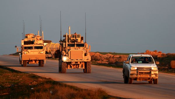 US Marine Corps tactical vehicles are escorted by a Syrian Democratic Forces (SDF) pickup truck along a road near the town of Tal Baydar in the countryside of Syria's northeastern Hasakeh province on December 21, 2018 - Sputnik International