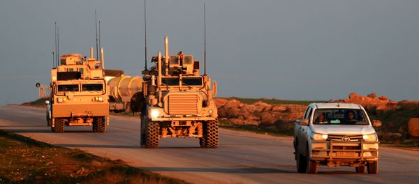 US Marine Corps tactical vehicles are escorted by a Syrian Democratic Forces (SDF) pickup truck along a road near the town of Tal Baydar in the countryside of Syria's northeastern Hasakeh province on December 21, 2018 - Sputnik International