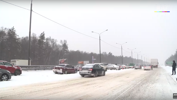 Scene of one of the multi-car pileups outside Moscow. - Sputnik International