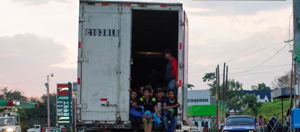 Immigrants pass by a highway sign that reads in Spanish: Mexico Border, as they take a lift in the back of a truck during their journey towards the United States, in Pajapita, Guatemala, January 17, 2019 Immigrants pass by a highway sign that reads in Spanish: Mexico Border, as they take a lift in the back of a truck during their journey towards the United States, in Pajapita, Guatemala, January 17, 2019 - Sputnik International