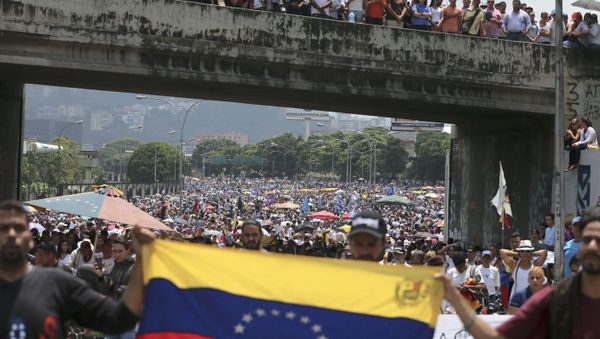 Opposition protesters in Venezuela shut down highways, bridges and other infrastructure as pressure mounts on President Nicolas Maduro to resign in favor of new elections Opposition protesters in Venezuela shut down highways, bridges and other infrastructure as pressure mounts on President Nicolas Maduro to resign in favor of new elections - Sputnik International