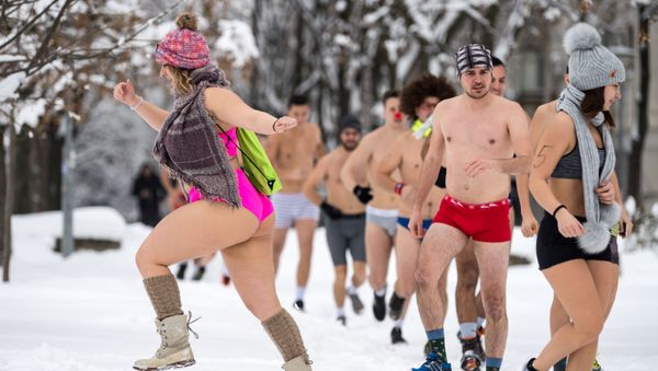 Not Your Father's Jog: Underwear Run Along the Danube in Serbia - Sputnik International