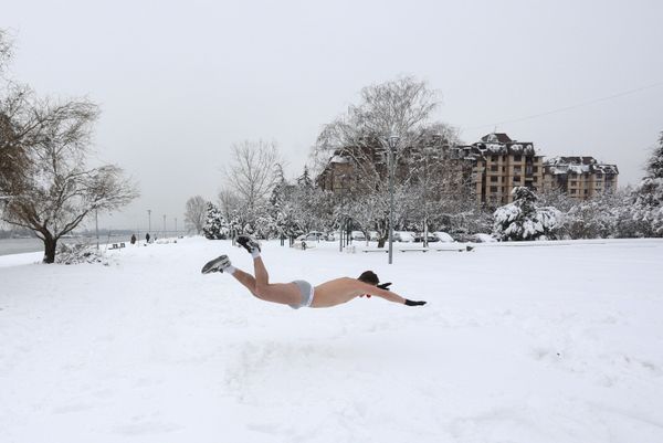 Not Your Father's Jog: Underwear Run Along the Danube in Serbia - Sputnik International