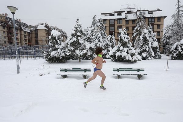 Not Your Father's Jog: Underwear Run Along the Danube in Serbia - Sputnik International