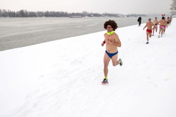 Not Your Father's Jog: Underwear Run Along the Danube in Serbia - Sputnik International