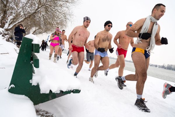Not Your Father's Jog: Underwear Run Along the Danube in Serbia - Sputnik International