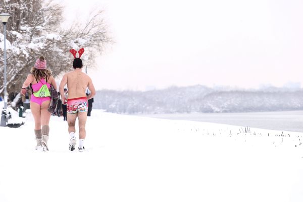 Not Your Father's Jog: Underwear Run Along the Danube in Serbia - Sputnik International