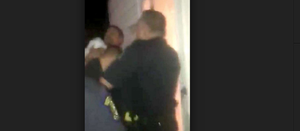Video shows Westland police officer using stun gun on man holding 2-month-old baby Video shows Westland police officer using stun gun on man holding 2-month-old baby - Sputnik International