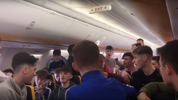 St Brendans College trad session on Ryanair flight - Sputnik International