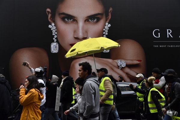 Protestors at a Yellow Vests Rally in Paris Protestors at a Yellow Vests Rally in Paris - Sputnik International