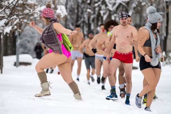 Runners take part in an underpants run on the banks of the Danube River in Belgrade Runners take part in an underpants run on the banks of the Danube River in Belgrade - Sputnik International
