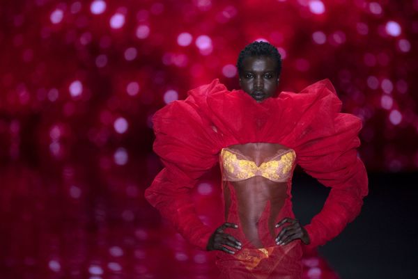 A model displays an outfit during Madrid's Mercedes Benz Fashion Week A model displays an outfit during Madrid's Mercedes Benz Fashion Week - Sputnik International