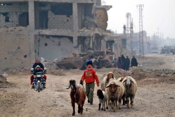Civilians return to the city of Hajin in Syria's eastern Deir Ez-zor province Civilians return to the city of Hajin in Syria's eastern Deir Ez-zor province - Sputnik International