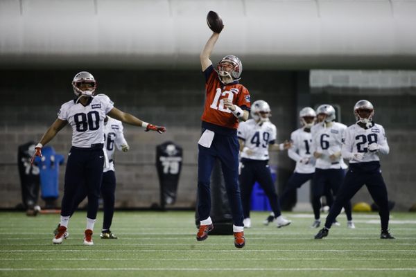 New England Patriots quarterback Tom Brady catches a ball during practice for the Superbowl New England Patriots quarterback Tom Brady catches a ball during practice for the Superbowl - Sputnik International