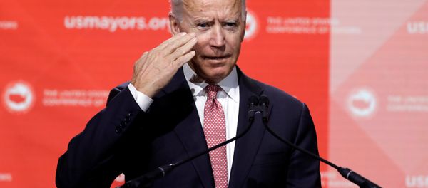 Former U.S. Vice President Joe Biden salutes to the audience at the United States Conference of Mayors winter meeting in Washington, U.S., January 24, 2019 Former U.S. Vice President Joe Biden salutes to the audience at the United States Conference of Mayors winter meeting in Washington, U.S., January 24, 2019 - Sputnik International