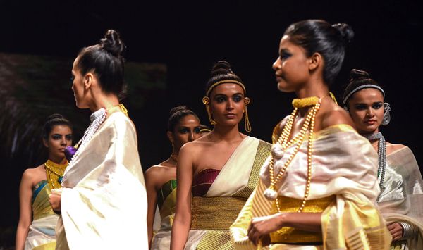 Indian Models on Stage Wearing Clothes Created by Designer Anka at the Lakme Fashion Week in Mumbai - Sputnik International