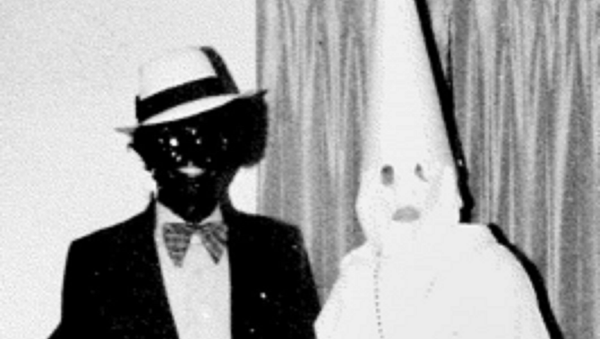The offending image found in Governor Ralph Northam's yearbook. - Sputnik International