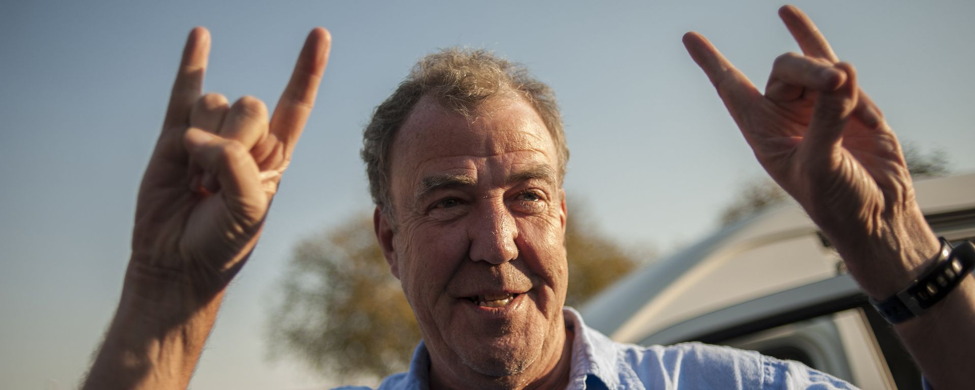 Former Top Gear presenter Jeremy Clarkson gestures as he arrives at the Ticketpro Dome for the Clarkson, Hammond and May Live Show held in Johannesburg on June 10, 2015 Former Top Gear presenter Jeremy Clarkson gestures as he arrives at the Ticketpro Dome for the Clarkson, Hammond and May Live Show held in Johannesburg on June 10, 2015 - Sputnik International, 1920, 21.12.2022