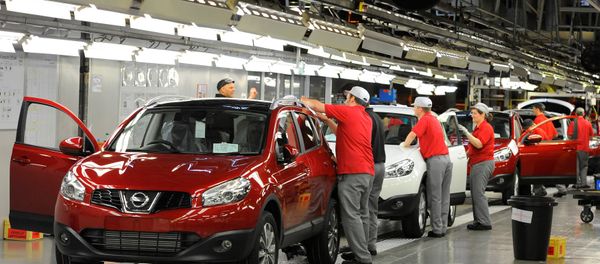 FILE PHOTO: A worker is seen completing final checks on the production line at Nissan car plant in Sunderland, northern England, June 24, 2010. FILE PHOTO: A worker is seen completing final checks on the production line at Nissan car plant in Sunderland, northern England, June 24, 2010. - Sputnik International