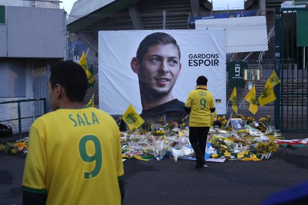Nantes soccer team supporters stand by a poster of Argentinian player Emiliano Sala and reading Let's keep hope outside La Beaujoire stadium before the French soccer League One match Nantes against Saint-Etienne, in Nantes, western France, Wednesday, Jan.30, 2019 - Sputnik International