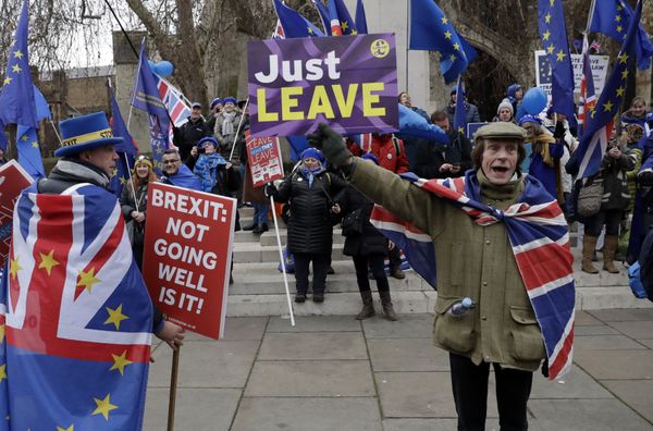 A pro-leave supporter, right, hods a placard in front of a group of pro-remain supporters during demonstrations in London, Tuesday, Jan. 29, 2019. Britain's Parliament is set to vote on competing Brexit plans, with Prime Minister Theresa May desperately seeking a mandate from lawmakers to help secure concessions from the European Union. A pro-leave supporter, right, hods a placard in front of a group of pro-remain supporters during demonstrations in London, Tuesday, Jan. 29, 2019. Britain's Parliament is set to vote on competing Brexit plans, with Prime Minister Theresa May desperately seeking a mandate from lawmakers to help secure concessions from the European Union. - Sputnik International