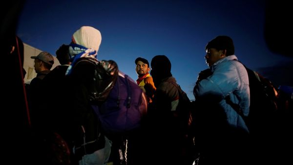 Migrants listen to Mexican authorities in a provisional shelter during their journey towards the United States, in Piedras Negras, Mexico, February 4, 2019. - Sputnik International