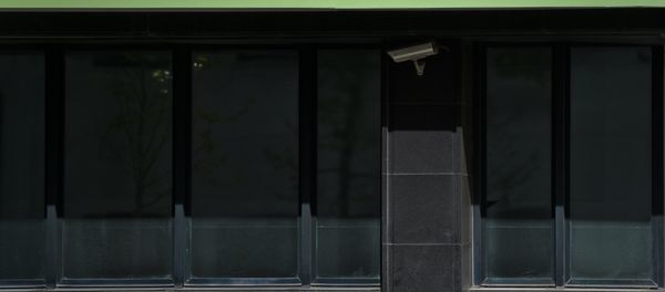A man stands under a logo of Novo Banco Portuguese bank in Lisbon on March 31, 2017. - Sputnik International