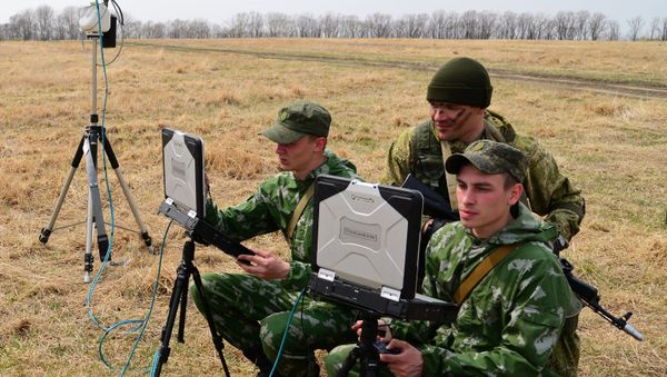 Servicemen of the reconnaissance unit of an Eastern Military District motorized rifle formation during special tactical training at the Anastasyevsky base in the Khabarovsk Territory - Sputnik International
