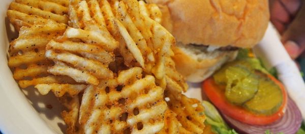 Burger plate with waffle fries - Sputnik International