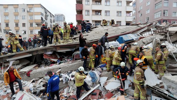 Rescuers work at the site of a collapsed residential building in the Kartal district, Istanbul, Turkey, February 6, 2019. Rescuers work at the site of a collapsed residential building in the Kartal district, Istanbul, Turkey, February 6, 2019. - Sputnik International