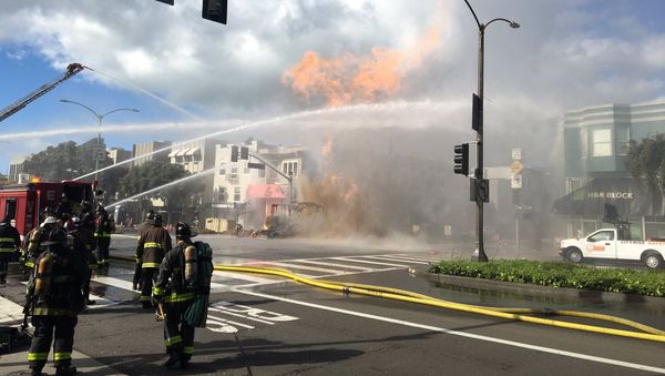 San Francisco Fire Department responds to a fire caused by a gas blast in San Francisco's Inner Richmond neighbourhood. - Sputnik International