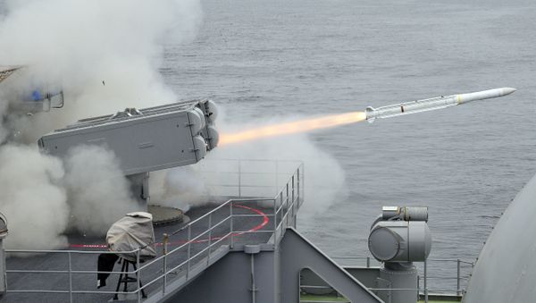 An Evolved Sea Sparrow missile is launched from the aircraft carrier USS Carl Vinson (CVN 70). Carl Vinson is currently underway conducting operations off the coast of Southern California. - Sputnik International